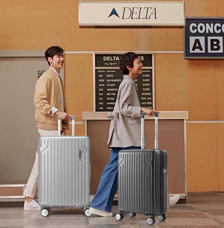 Американский Турстер NM7 Набор чемоданов-спиннеров с жестким корпусом